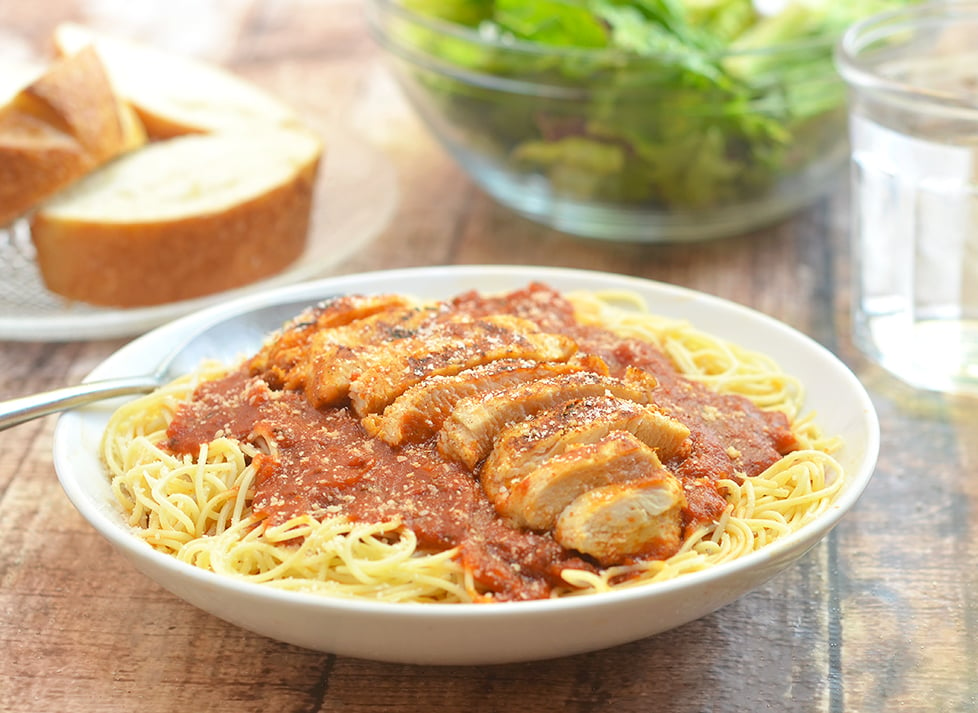 Whip together this spicy chicken pasta with Ragu homestyle pasta sauce for a delicious family dinner