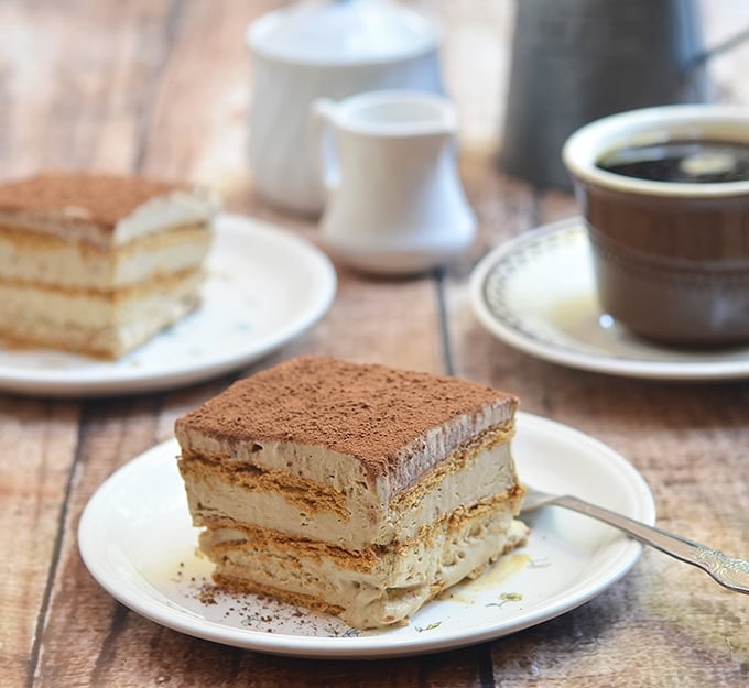 Icebox cake recipe with graham crackers, coffee-flavored whipped cream and cocoa topping