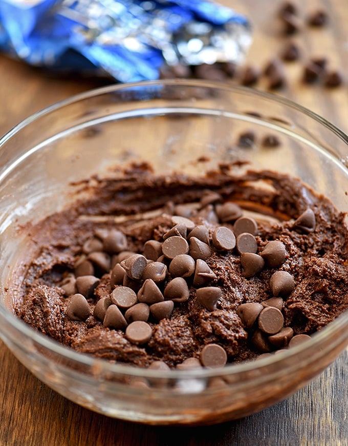 three ingredient nutella cookie dough with chocolate chips in a clear mixing bowl