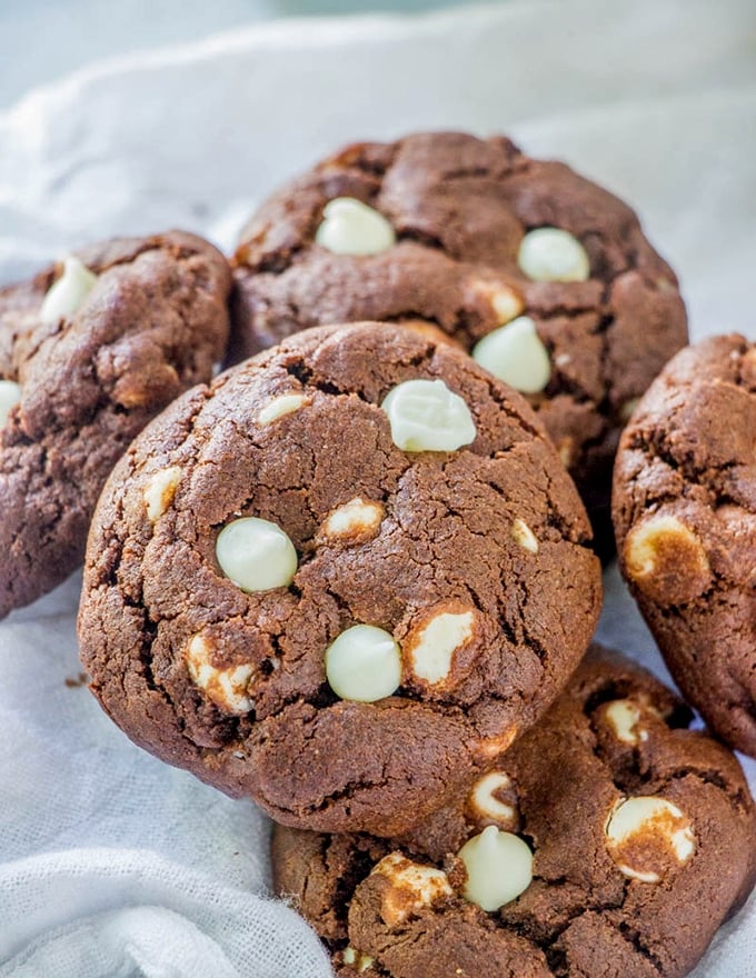 white chocolate chip cookies 