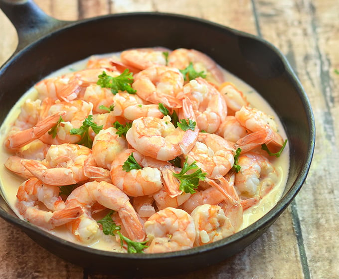 Creamy Vodka Lime Shrimps made with plump shrimps cooked in a delectable vodka sauce. It's amazing over rice, pasta or sopped up with crusty bread rolls.