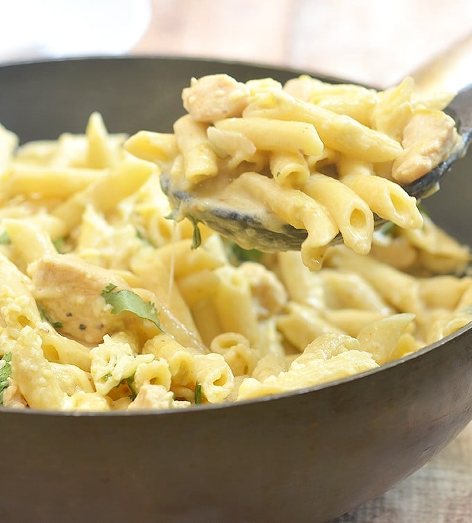 One-Pan Creamy Salsa Verde Chicken Pasta is creamy, cheesy, slightly spicy, and a must-try! It's quick and easy to make, requires few simple ingredients, and cooks in one pan!