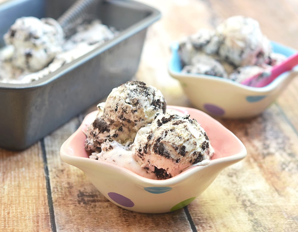 Rich, creamy, and delicious- this No-Churn Cookies and Cream Ice Cream is too good to be true!