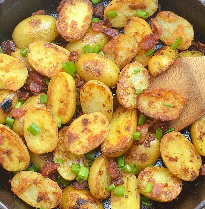 Skillet Potatoes and Bacon makes a simple yet spectacular addition to any dinner meal. With crisp edges, creamy centers, and loads of flavor, the everyone will be fighting over the last piece!