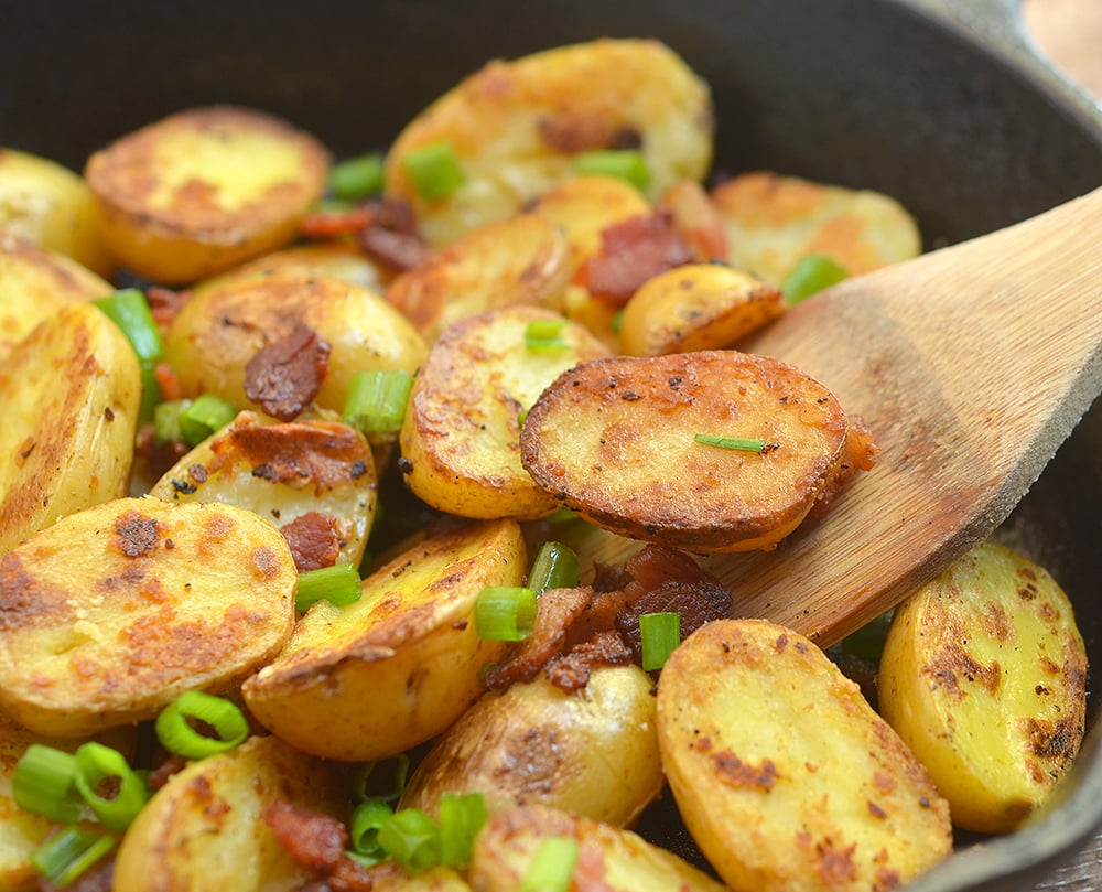 Skillet Potatoes and Bacon makes a simple yet spectacular addition to any dinner meal. With crisp edges, creamy centers, and loads of flavor, the everyone will be fighting over the last piece!