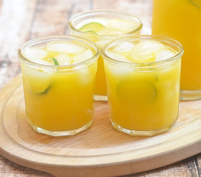 Lemonade mango in serving glasses