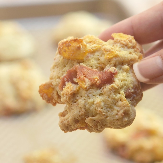 Breakfast Bacon Cookies with crisp bacon and cornflakes are the ultimate treat to kick-start your morning. They're crisp, chewy and a delicious medley of sweet and savory!