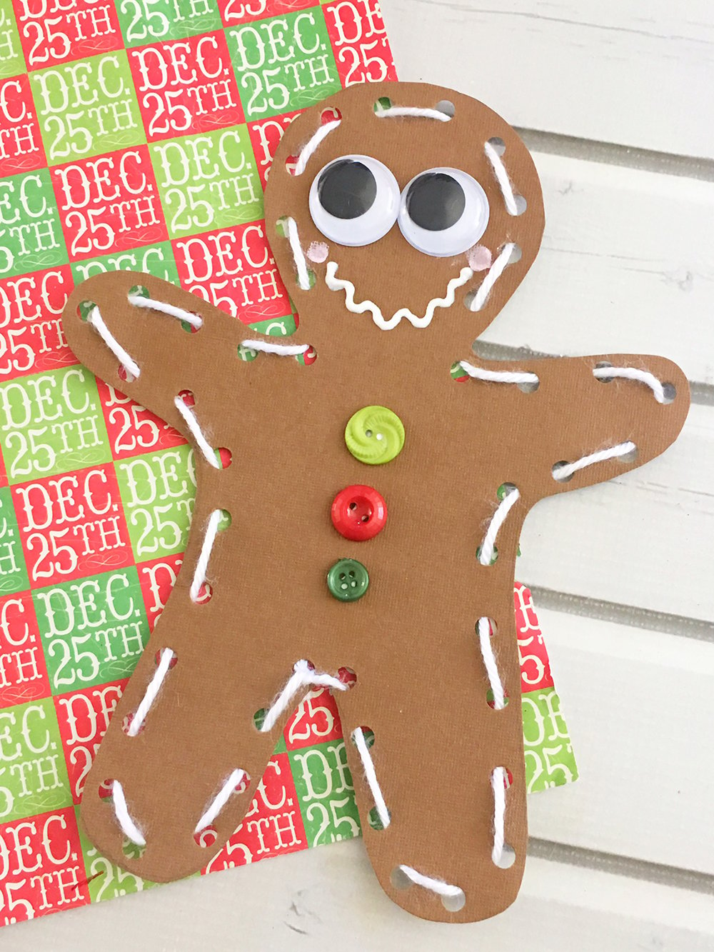 DIY Gingerbread Man Ornaments are perfect as tree ornamnets, gift tags or holiday dinner placecards!