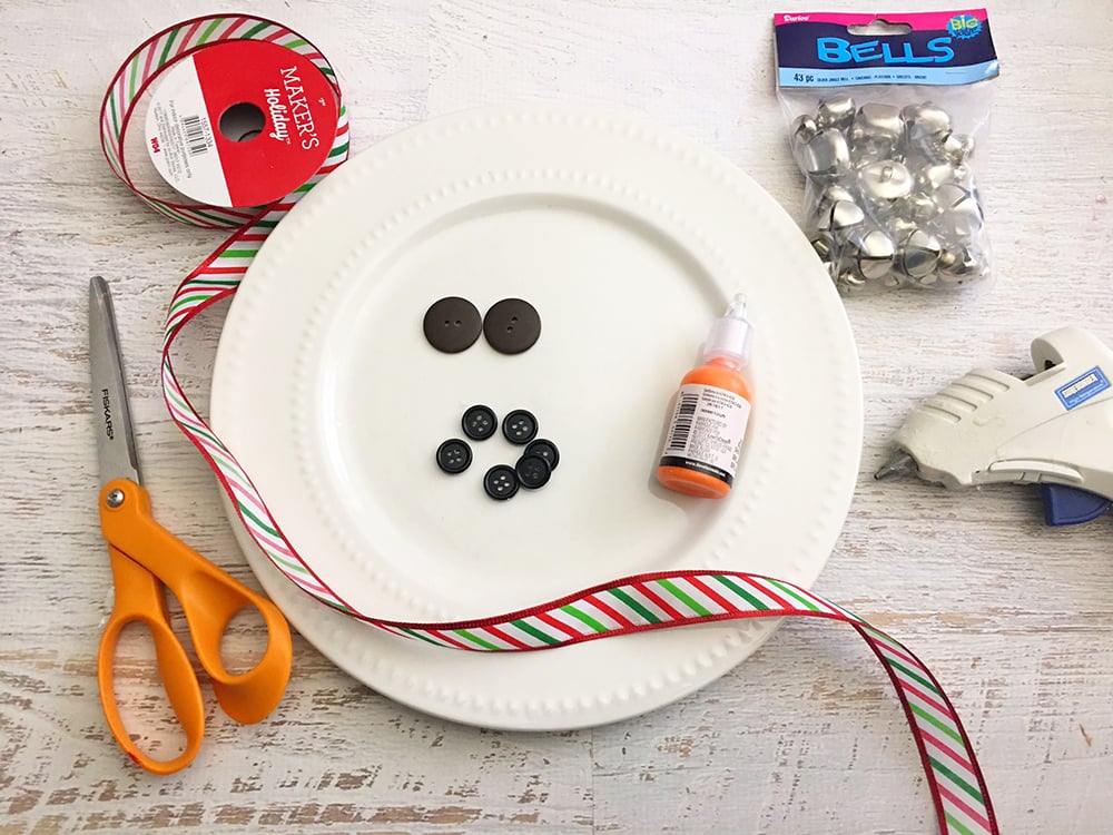 How to make a DIY Snowman Decorative Plate and the materials you need 