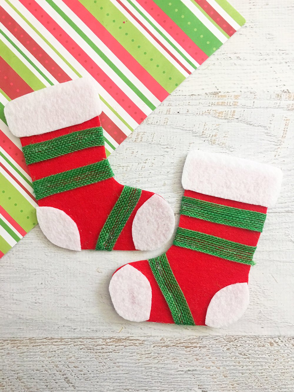 D Decorative Small Christmas Stockings Felt//Burlap 3 Pieces New