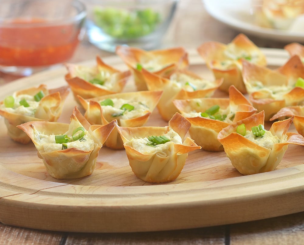 Crab rangoon cups baked recipe has all flavors of the classic Chinese appetizer but baked for less fat. Crispy, creamy and tasty, they're seriously addicting!