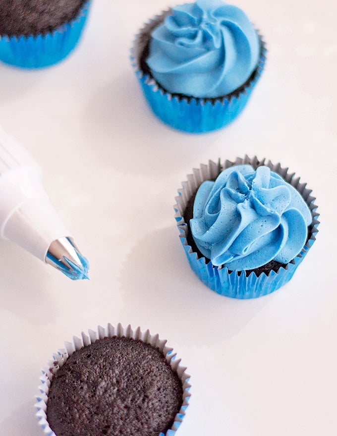 blue frosting on chocolate cupcakes to make Minion Cupcakes