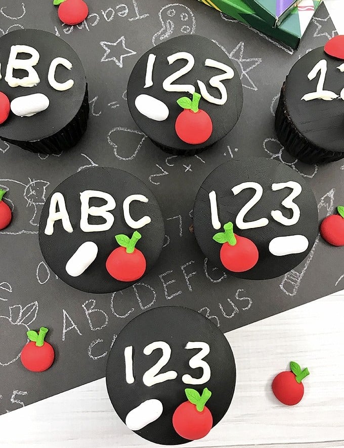 Back-to-School Cupcakes with chalkboard design