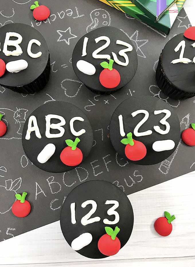Back-to-School Cupcakes with chalkboard design