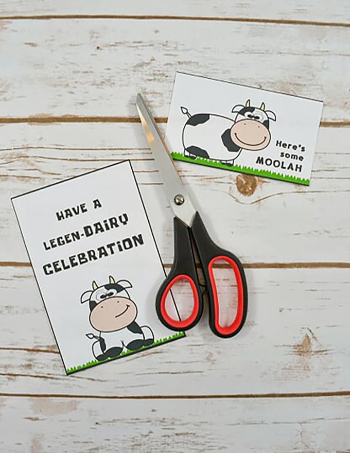 This FREE printable cow card is easy to cut out.