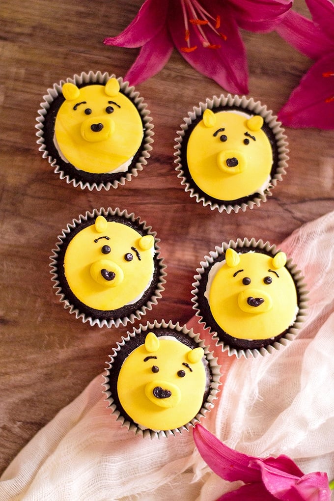 Winnie the Pooh Cupcakes with chocolate flavor and 