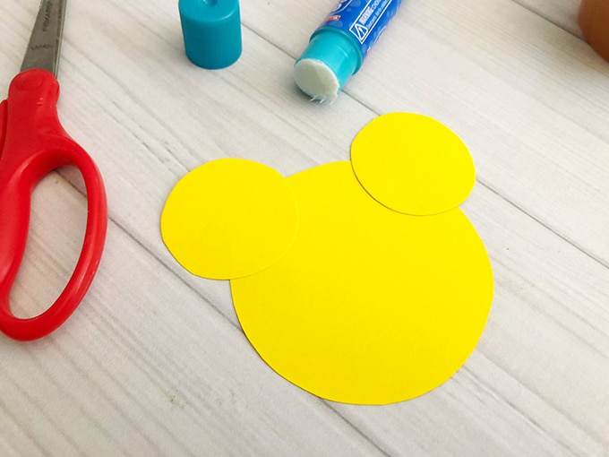 cut out Winnie the Pooh face on yellow cardstock paper