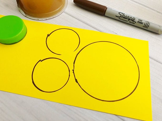 draw Winnie the Pooh face on yellow cardstock paper