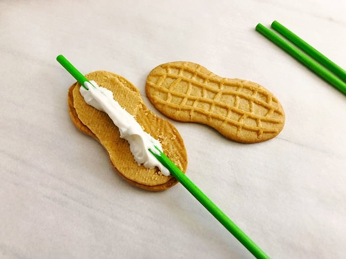 Back-to-school Apple Core Cookie Pops for an easy and kid-friendly food craft. They're fun and tasty and perfect for Fall or back-to-school parties. 