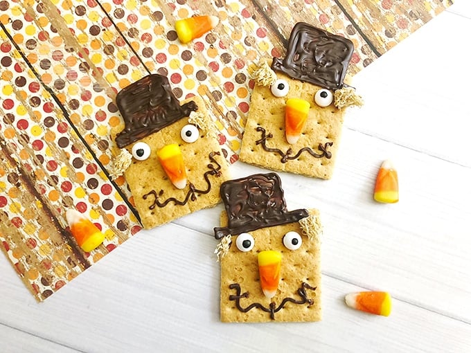 Scarecrow Graham Crackers are a fun food idea, perfect for any Fall or Halloween party. They're fun to make and super cute!