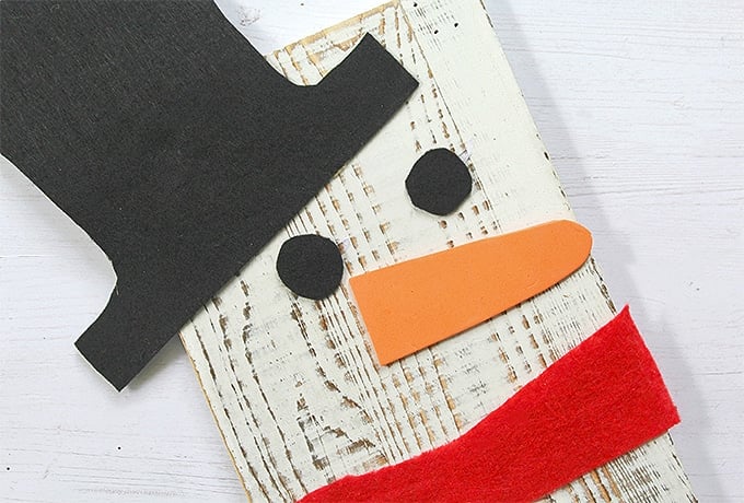 This Upcycled Snowman Wooden Board Decor is a simple, fun christmas craft