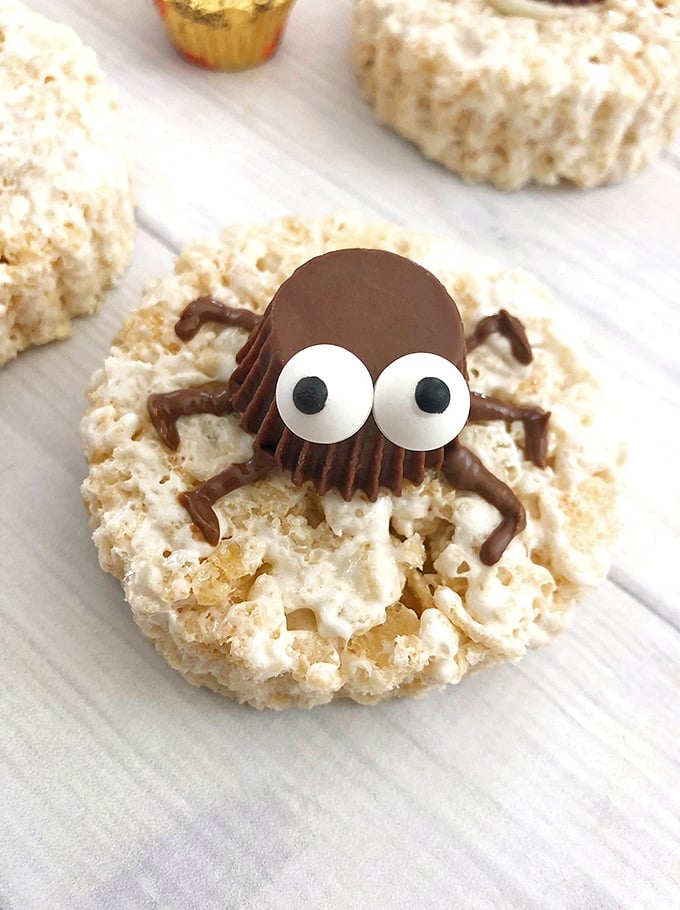round rice krispies treats with spider peanut butter cup on top