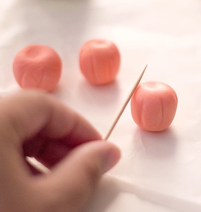 making pumpkin fondant