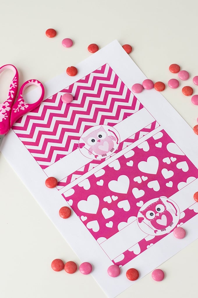 Valentine's Day Treat Bag Toppers are perfect for school Valentine's day fun