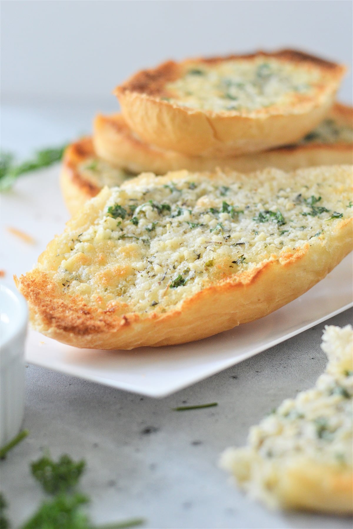 garlic bread on a white platter.